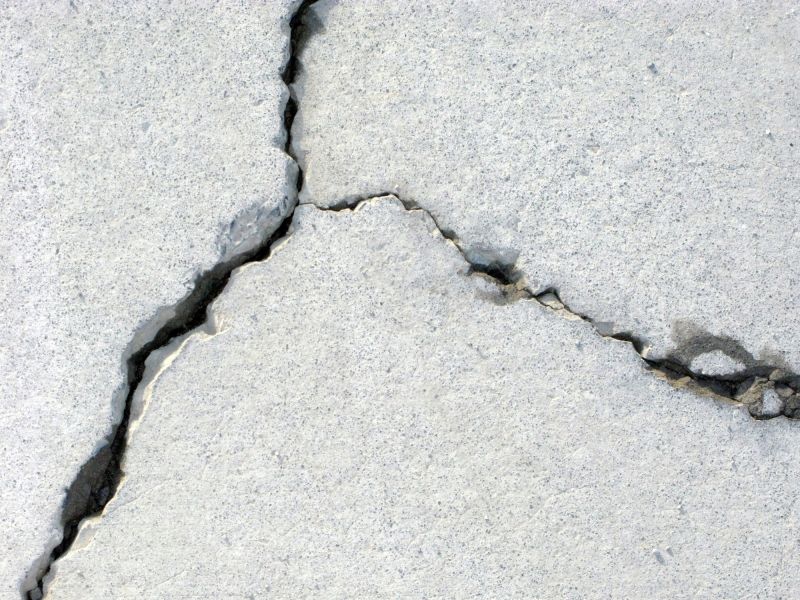 Garage Crack Repair in Des Moines, IA